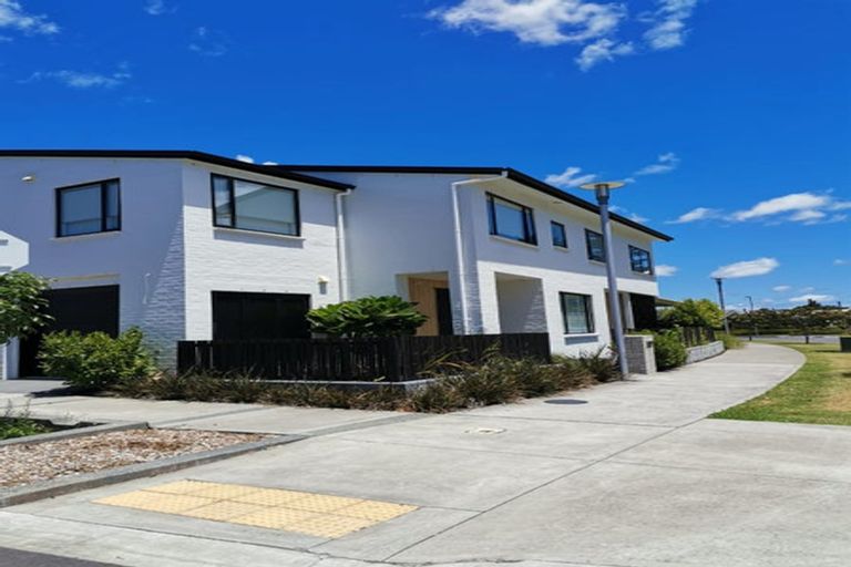 Photo of property in 2 Frank Gill Road, Hobsonville, Auckland, 0616