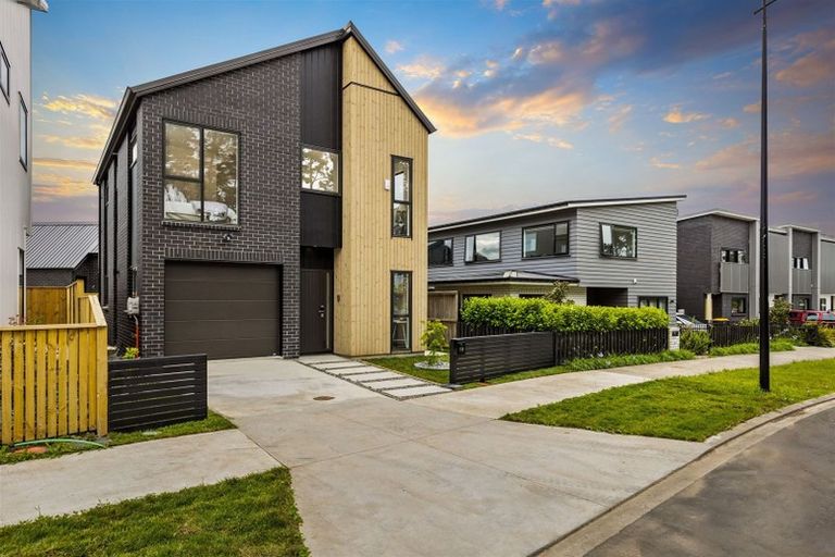 Photo of property in 19 Konoba Avenue, Kumeu, 0810