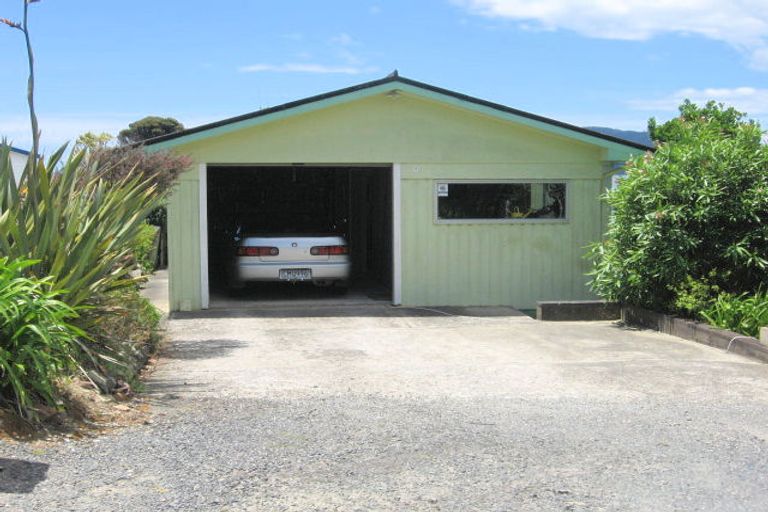 Photo of property in 20 Heretaunga Crescent, Cable Bay, 0420