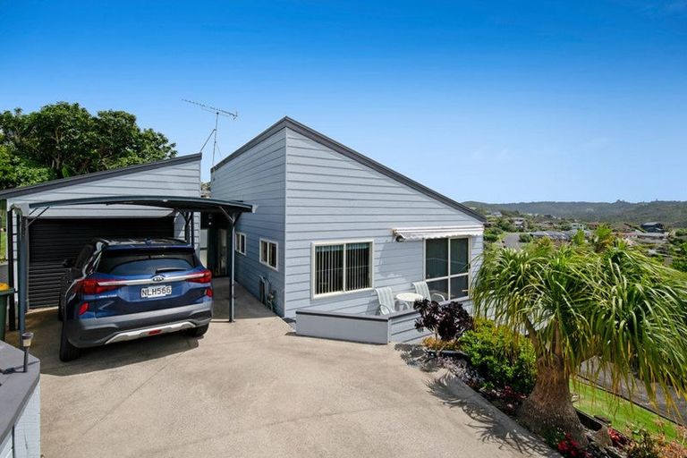 Photo of property in 8 Ngahere Views, Orewa, 0931