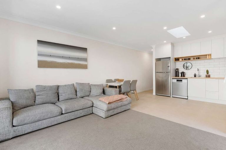 Photo of property in 20 Orona Place, Takanini, 2112