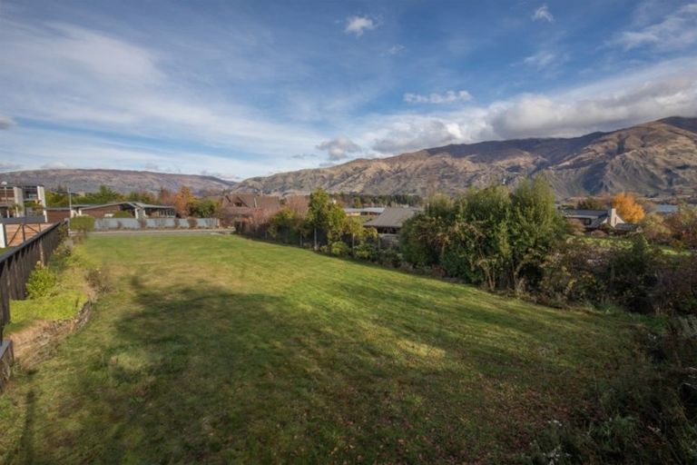 Photo of property in 2a Waimana Place, Wanaka, 9305