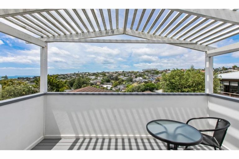 Photo of property in 1/14 Kiteroa Terrace, Rothesay Bay, Auckland, 0630