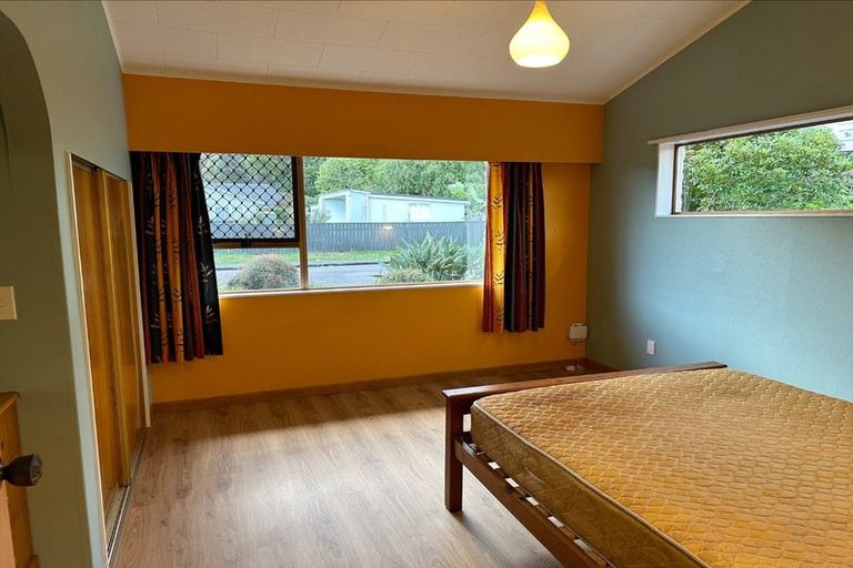 Photo of property in 4a Sunny Glen, Waikanae, 5036