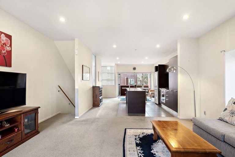 Photo of property in 76c Edmonton Road, Henderson, Auckland, 0612