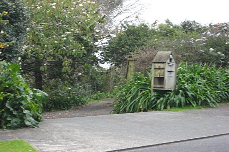 Photo of property in 6 Sequoia Grove, Merrilands, New Plymouth, 4312