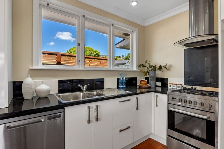 Photo of property in 1/5 Compton Street, Hillcrest, Auckland, 0627