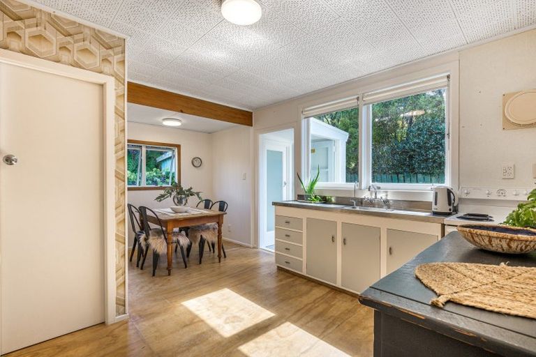 Photo of property in 69 Cornwallis Road, Cornwallis, Auckland, 0604