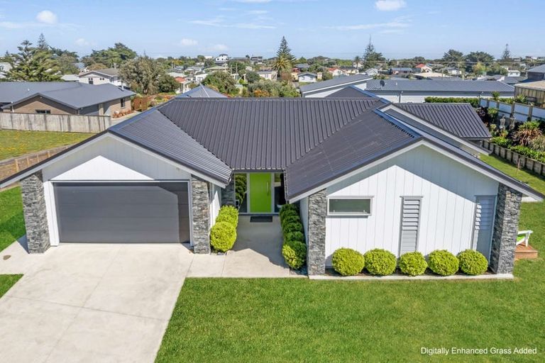 Photo of property in 20 Taonui Street, Waitarere Beach, Levin, 5510