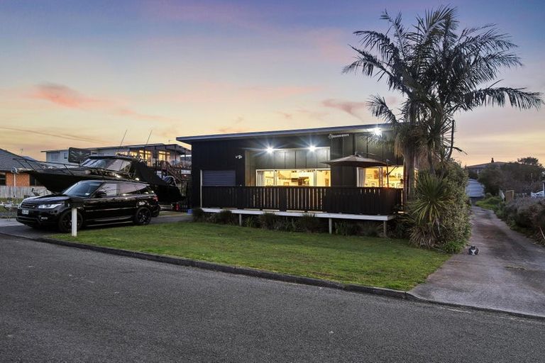 Photo of property in 9 Keven Road, Clarks Beach, Pukekohe, 2679