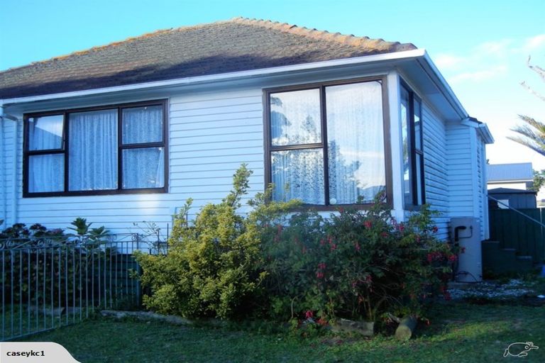 Photo of property in 3-3a Mana Avenue, Titahi Bay, Porirua, 5022