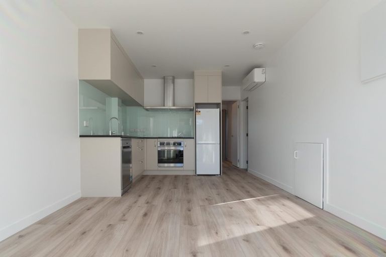 Photo of property in 2/268a Onewa Road, Birkenhead, Auckland, 0626