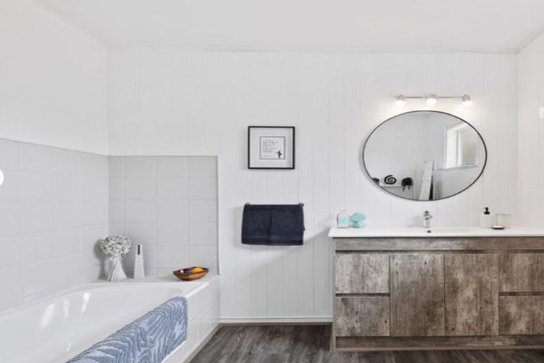 Photo of property in 1542 State Highway 12, Paparoa, Maungaturoto, 0583