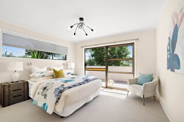 Photo of property in 6 Valdese Rise, Browns Bay, Auckland, 0630