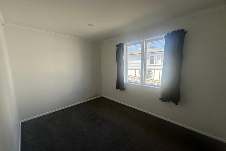 Photo of property in 8 Celsmere Lane, Te Atatu Peninsula, Auckland, 0610