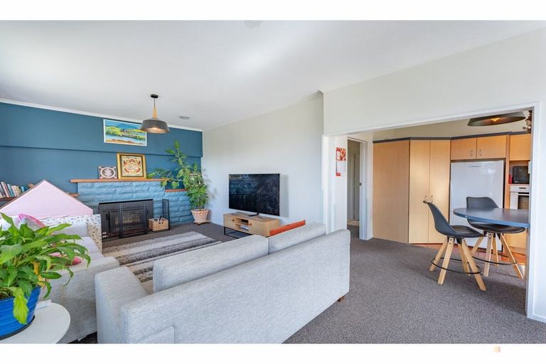 Photo of property in 60 Timaru Road, Waimate, 7924