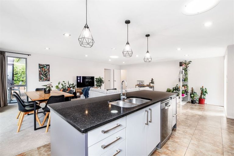 Photo of property in 127 Rangeview Road, Sunnyvale, Auckland, 0612