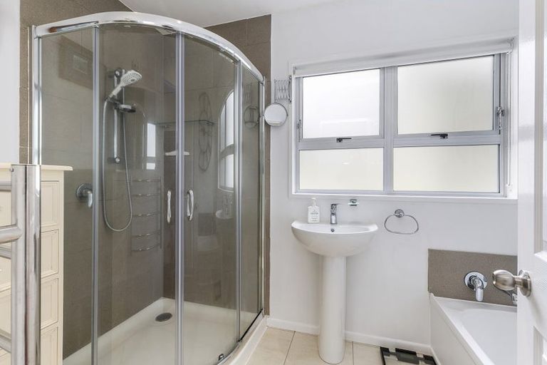 Photo of property in 85 Kahu Road, Paremata, Porirua, 5024