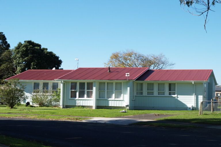 Photo of property in 38 Lavinia Crescent, Mangere East, Auckland, 2024