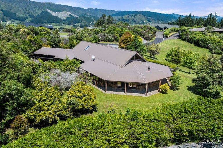 Photo of property in 14 Mount Marua Way, Timberlea, Upper Hutt, 5018
