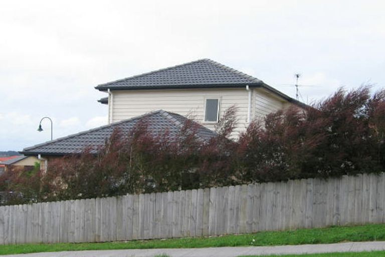 Photo of property in 1 Castleview Lane, Henderson, Auckland, 0612