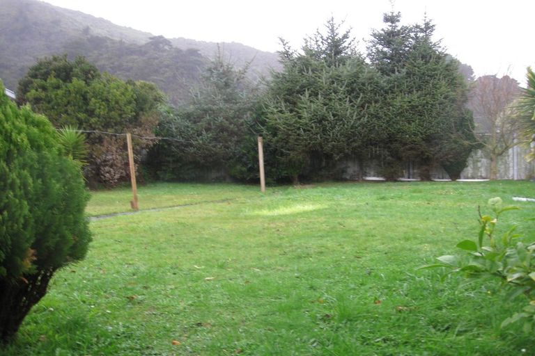 Photo of property in 187 Whites Line East, Waiwhetu, Lower Hutt, 5010