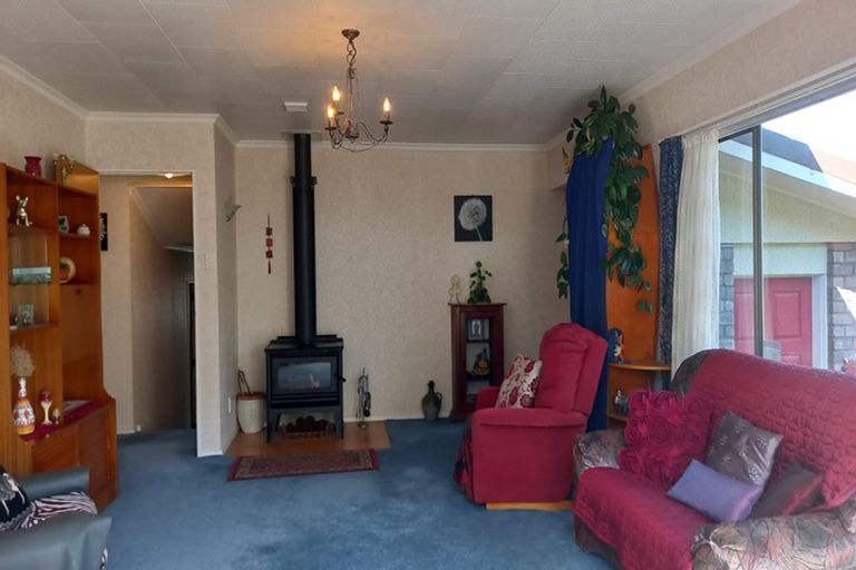 Photo of property in 6 Linda Place, Saint Johns Hill, Whanganui, 4501
