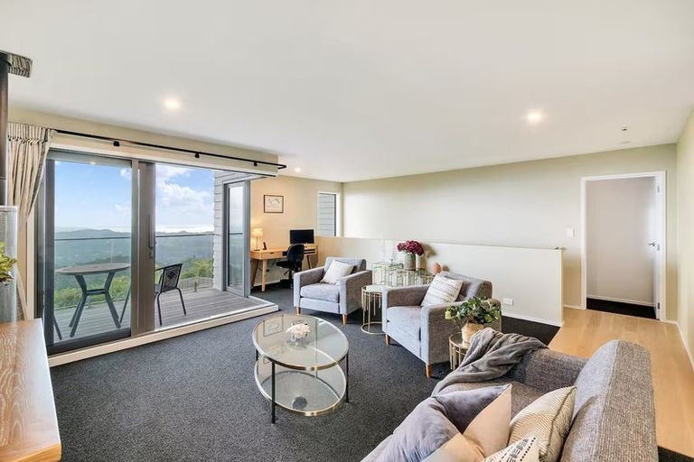 Photo of property in 23 Quinns Road, Waiatarua, Auckland, 0612