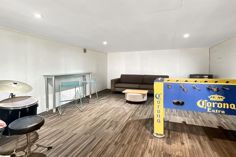 Photo of property in 222 Don Buck Road, Massey, Auckland, 0614