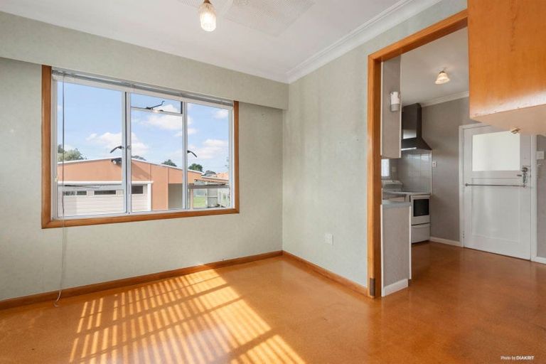 Photo of property in 49 Yeovil Road, Te Atatu Peninsula, Auckland, 0610