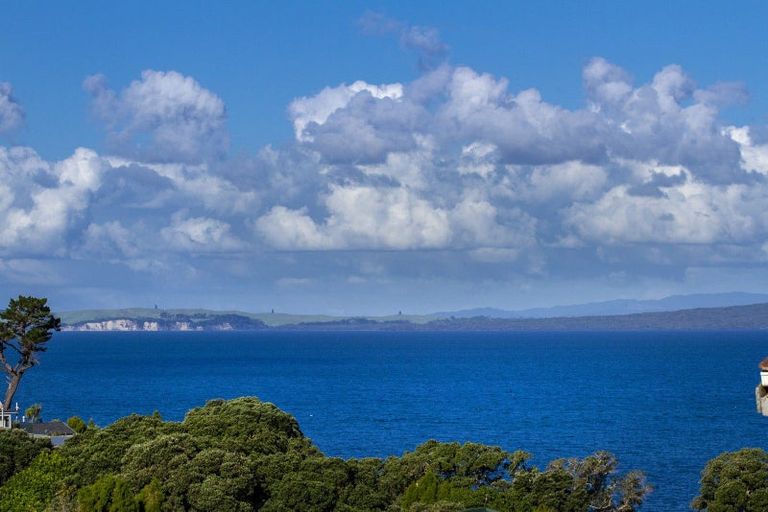 Photo of property in 1/10 Tipau Street, Torbay, Auckland, 0630