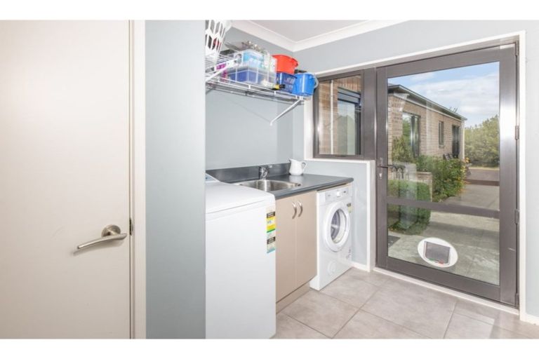 Photo of property in 16 Thorndon Close, Kirwee, Darfield, 7571