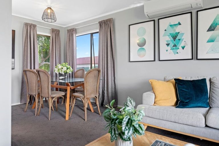 Photo of property in 3 Iris Place, Clendon Park, Auckland, 2103