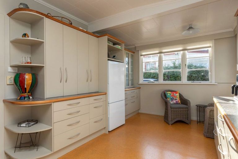 Photo of property in 24 Chamberlain Street, Dannevirke, 4930