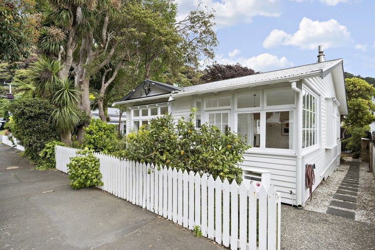 Photo of property in 6 Kowhai Street, Eastbourne, Lower Hutt, 5013