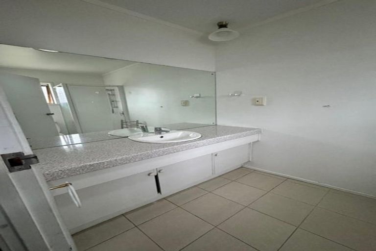 Photo of property in 71 Sandspit Road, Shelly Park, Auckland, 2014