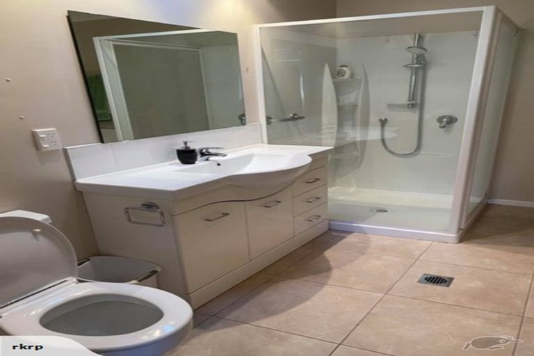 Photo of property in Caversham Park, 2/34 Caversham Road, Westmere, Whanganui, 4501