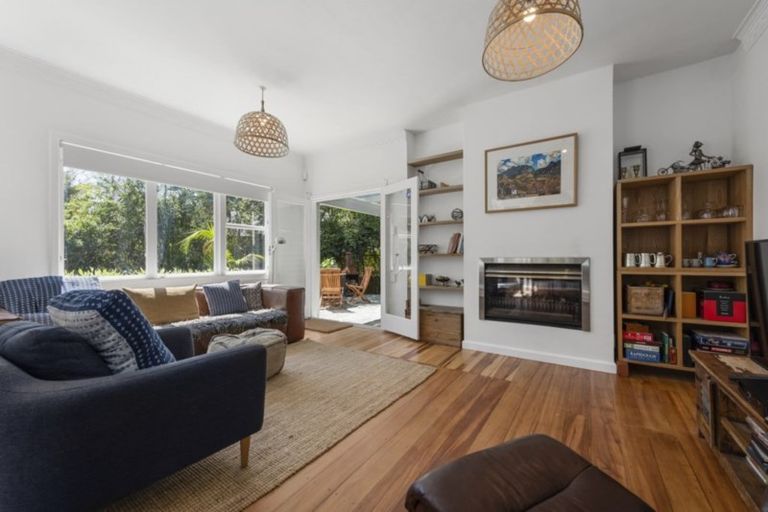 Photo of property in 113 Pinehaven Road, Pinehaven, Upper Hutt, 5019