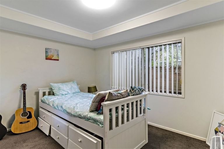 Photo of property in 2/31 Rangeview Road, Sunnyvale, Auckland, 0612