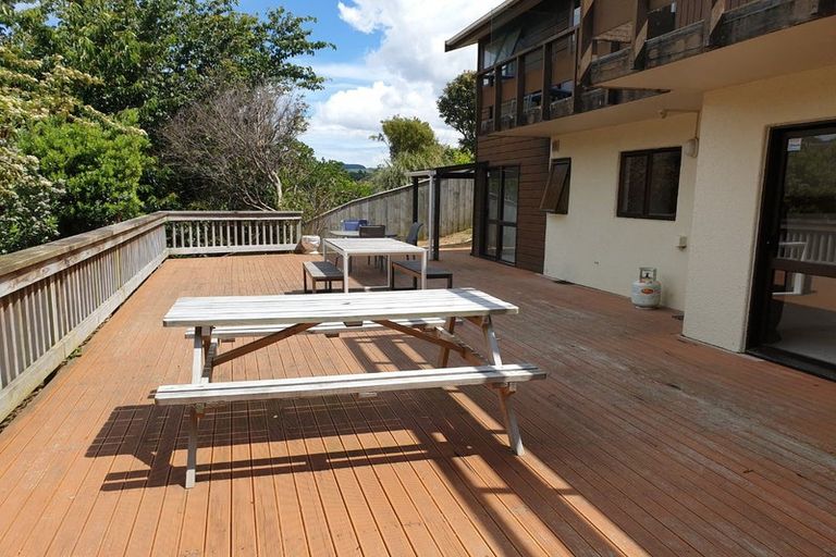 Photo of property in 27 Rembrandt Avenue, Tawa, Wellington, 5028
