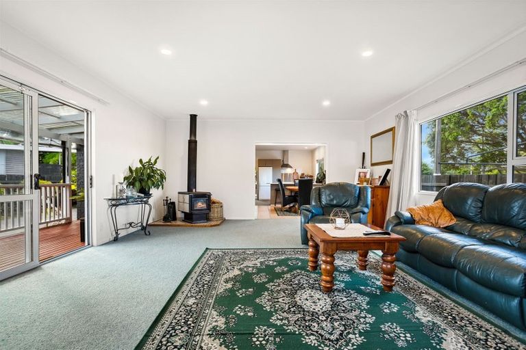 Photo of property in 42 Yeovil Road, Te Atatu Peninsula, Auckland, 0610