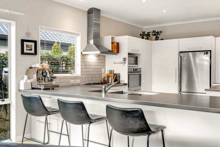 Photo of property in 42 Manapouri Crescent, Hokowhitu, Palmerston North, 4410