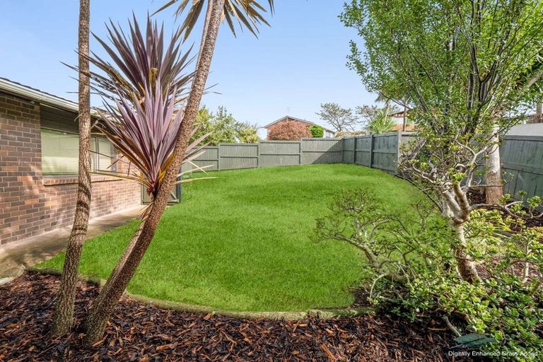 Photo of property in 10 Glen Vista Place, Bayview, Auckland, 0629