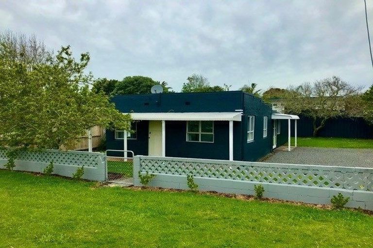 Photo of property in 17 Crispe Road, Clarks Beach, 2122