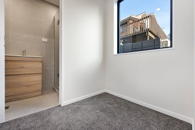 Photo of property in 4202d Great North Road, Glendene, Auckland, 0602