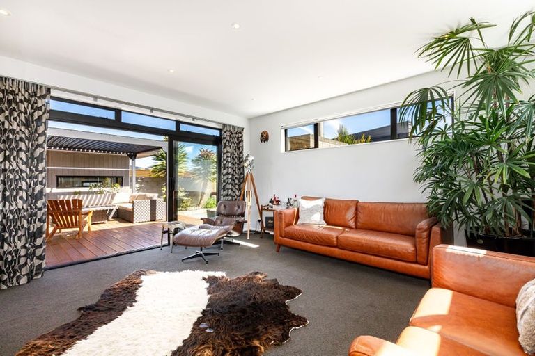 Photo of property in 11 Sumner Terrace, Aotea, Porirua, 5024