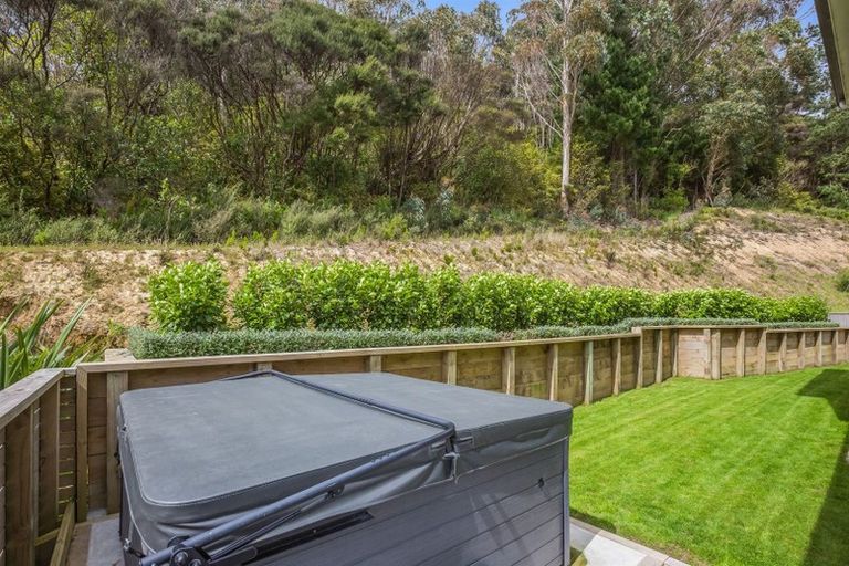 Photo of property in 5 Hull Place, Whitby, Porirua, 5024