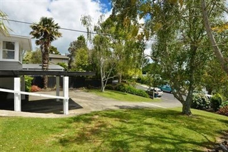 Photo of property in 6 William Souter Street, Forrest Hill, Auckland, 0620