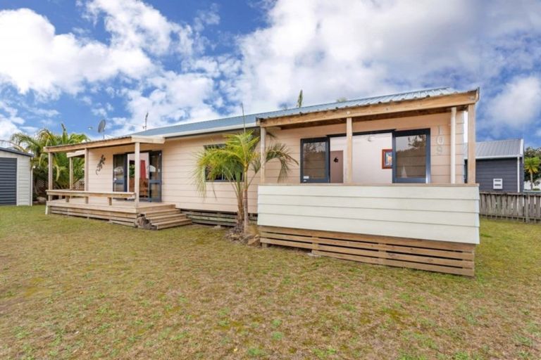 Photo of property in 109 Hampton Road, Whangamata, 3620