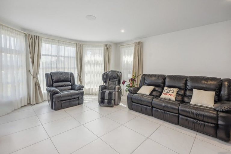 Photo of property in 28 Magnolia Rise, Waipahihi, Taupo, 3330